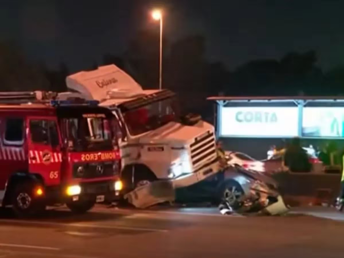 Al menos dos fallecidos dejó el fatal accidente de un camión en la