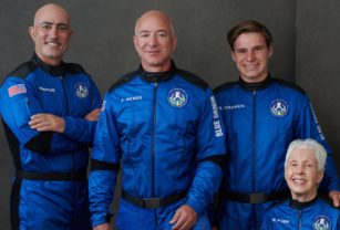 Jeff Bezos y equipo