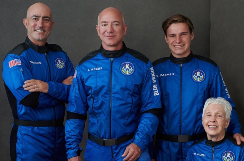 Jeff Bezos y equipo