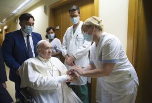 Papa Francisco post operación