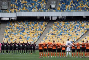 volvió el fútbol en ucrania con canchas vacías