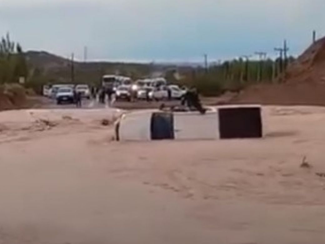 Camioneta volcada en Neuquén