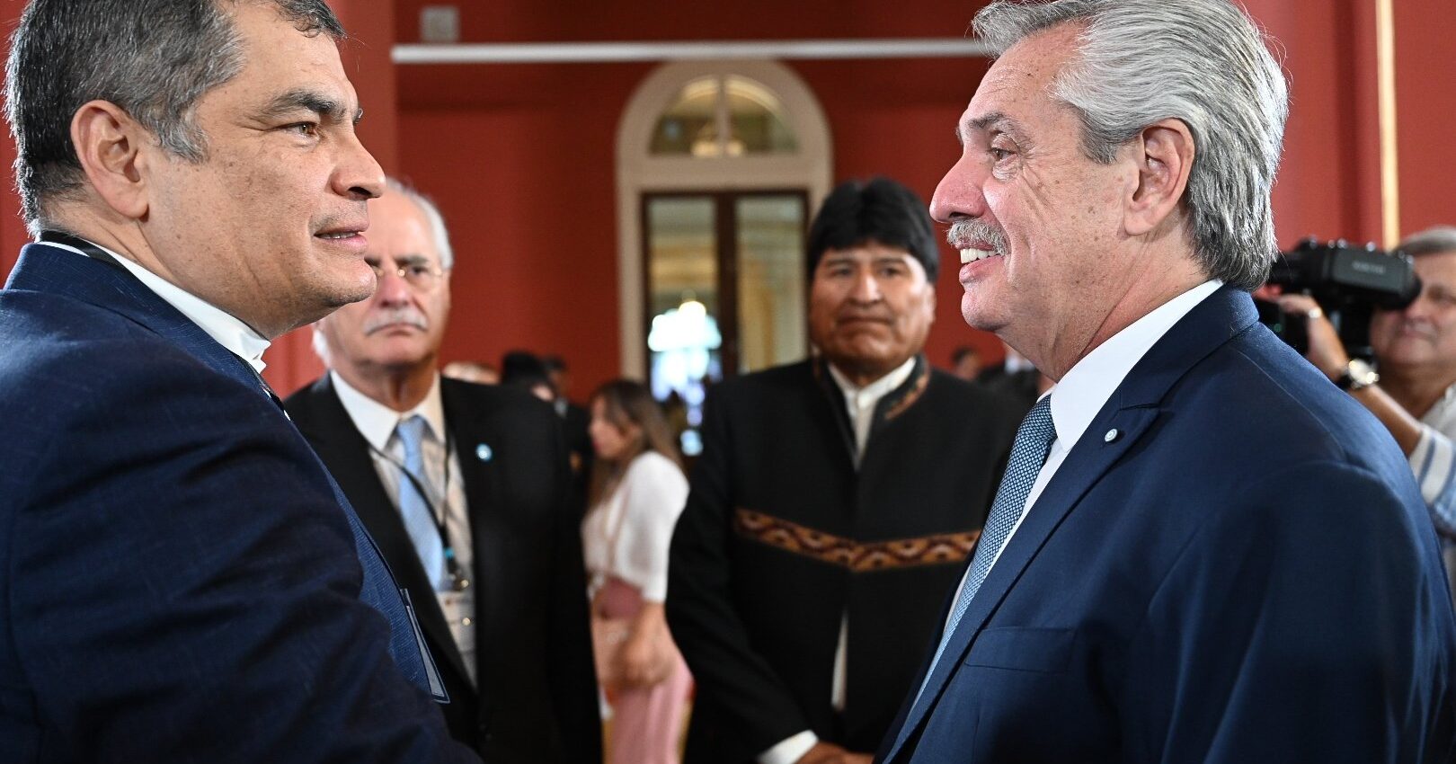 Alberto Fernández y Rafael Correa en el encuentro criticado por Lasso.