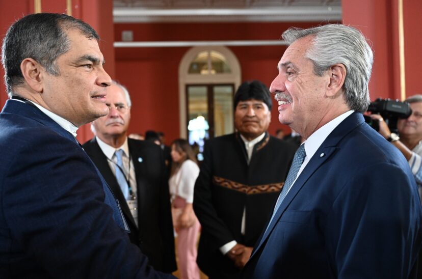 Alberto Fernández y Rafael Correa en el encuentro criticado por Lasso.