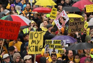Protestas en la coronación de Carlos III