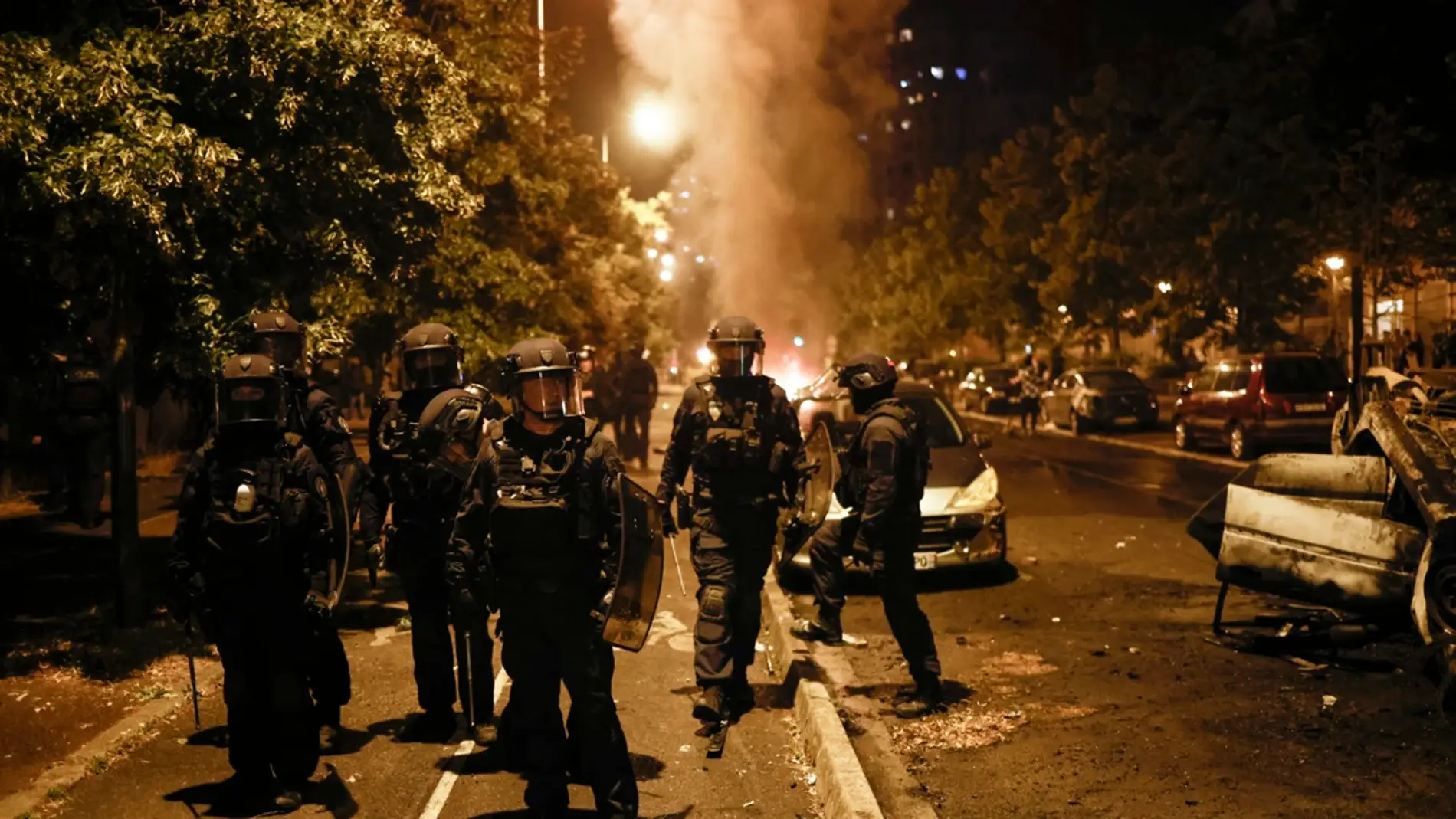 policías en las protestas de Francia