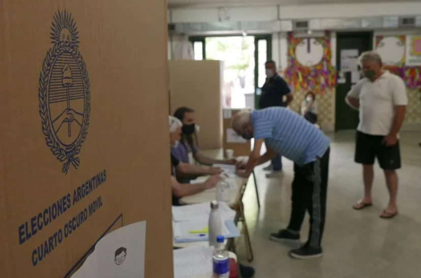 Persona votando - feriado