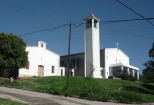 Iglesia donde el cura enfrentó al ladrón.