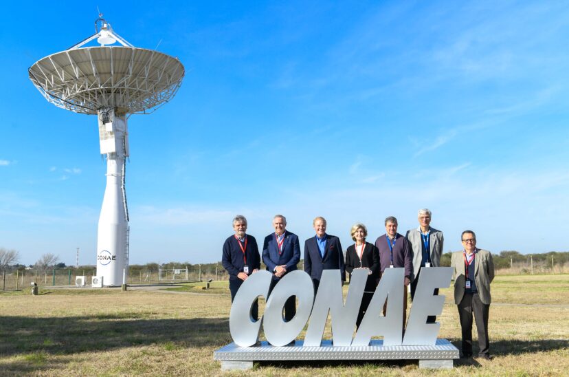 El director de la NASA con funcionarios argentinos.