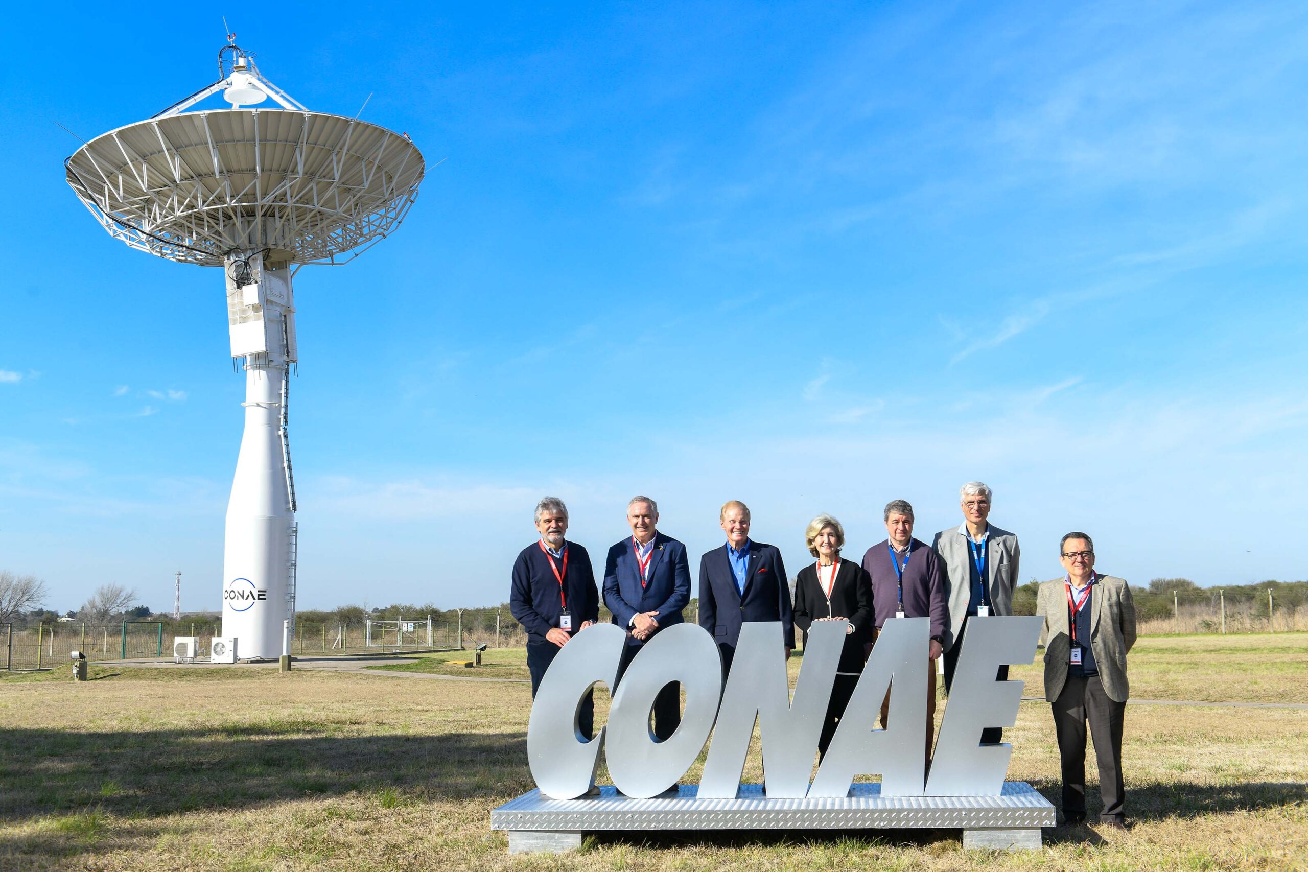 El director de la NASA con funcionarios argentinos.