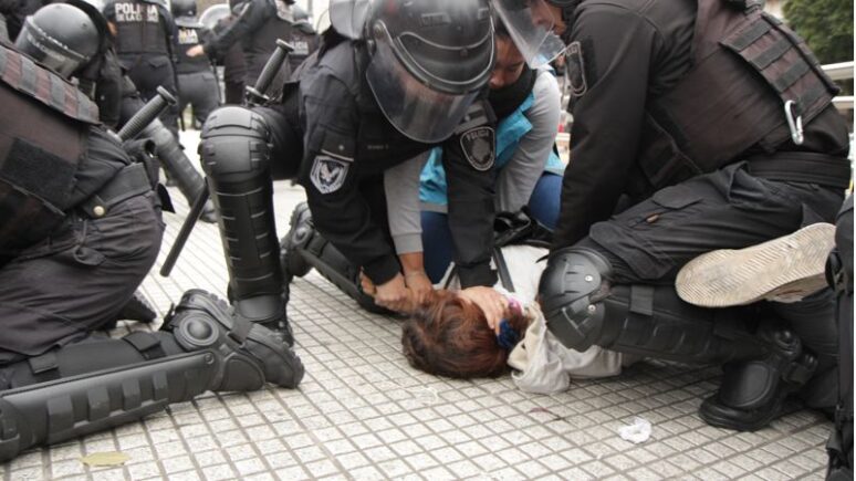 Policía Molares