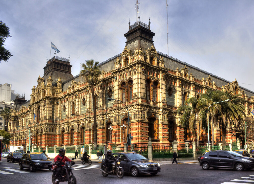 El histórico edificio de Aysa, situado en la avenida Córdoba, que se podrá visitar en la Noche de los Museos.