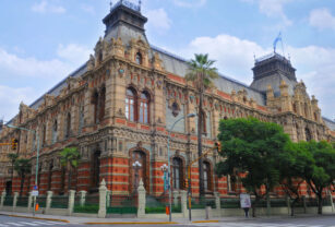 Palacio de las Aguas Corrientes, en avenida Córdoba.