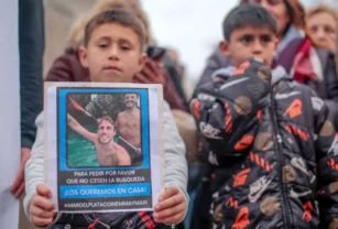 Cartel en una manifestación pidiendo la búsqueda de los argentinos desaparecidos en Málaga.