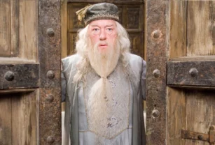 Michael Gambon interpretando a Albus Dumbledore.