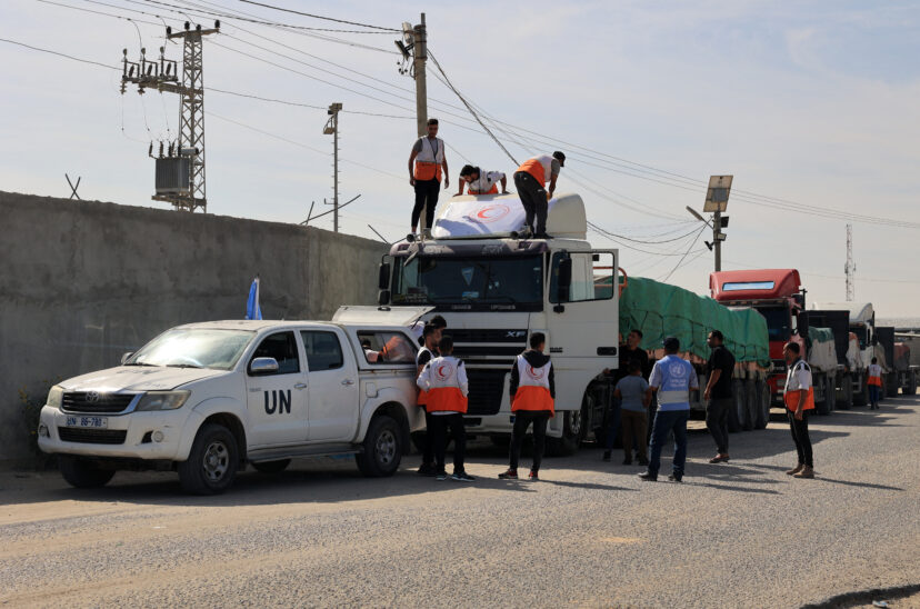 Camiones de ayuda humanitaria entrando a Gaza