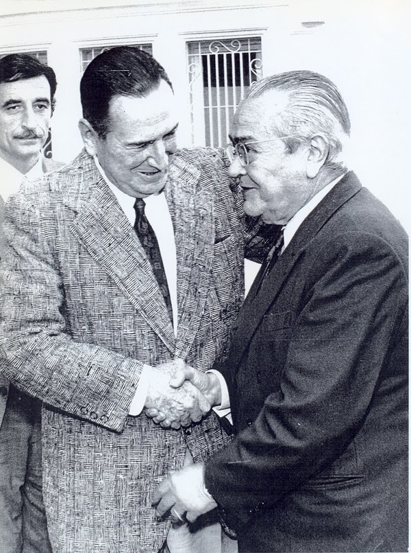 El abrazo entre Perón y Balbín, con el cual Bullrich comparó su episodio con Milei.