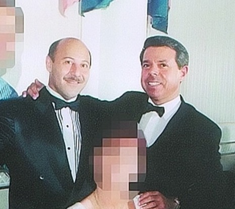 Raúl Martins con el juez Norberto Oyarbide en el casamiento de su hija.