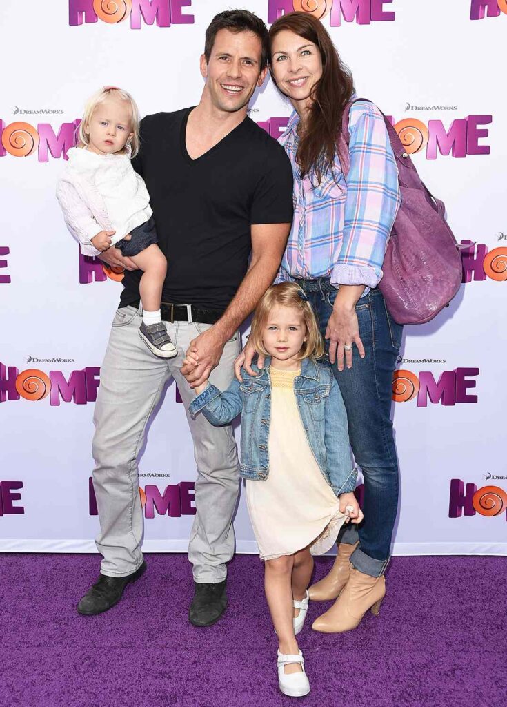 Christian Oliver con quien era su esposa, Jessica Muñoz, y sus dos hijas.