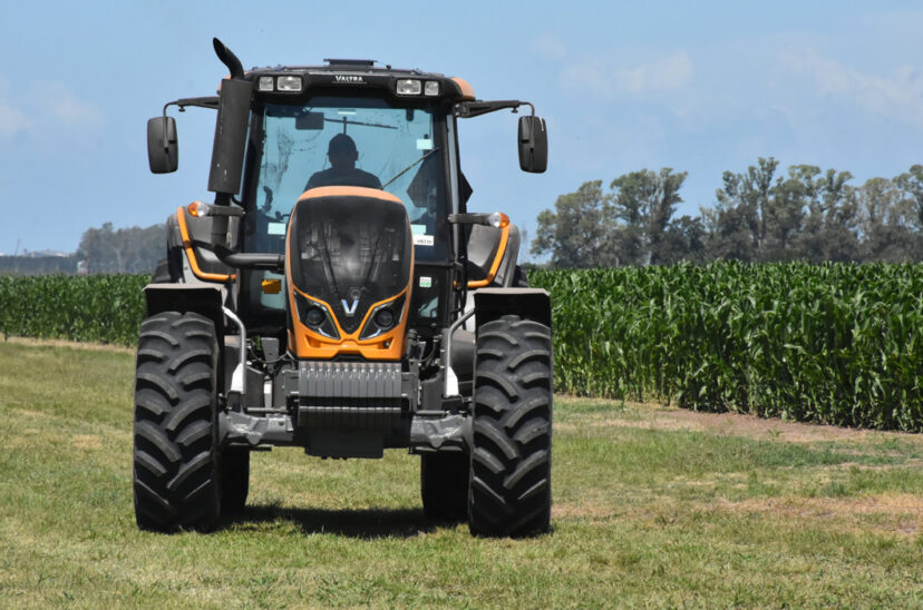 tractor campo maíz valtra expoagro 2024