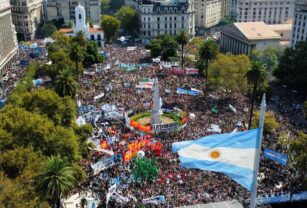 Plaza de Mayo negacionismo