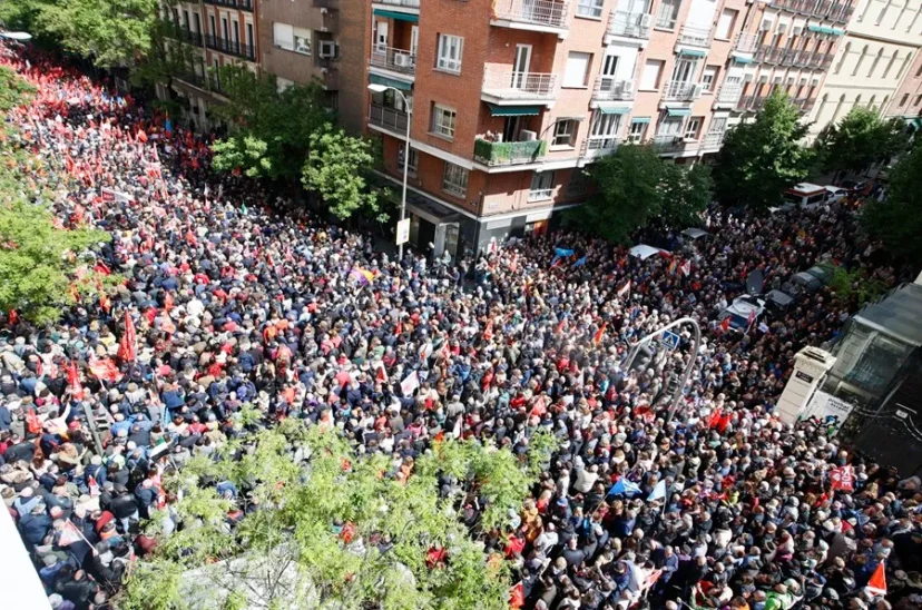 Manifestación en España a favor de Pedro Sánchez