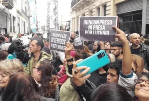 marcha por los 16 detenidos
